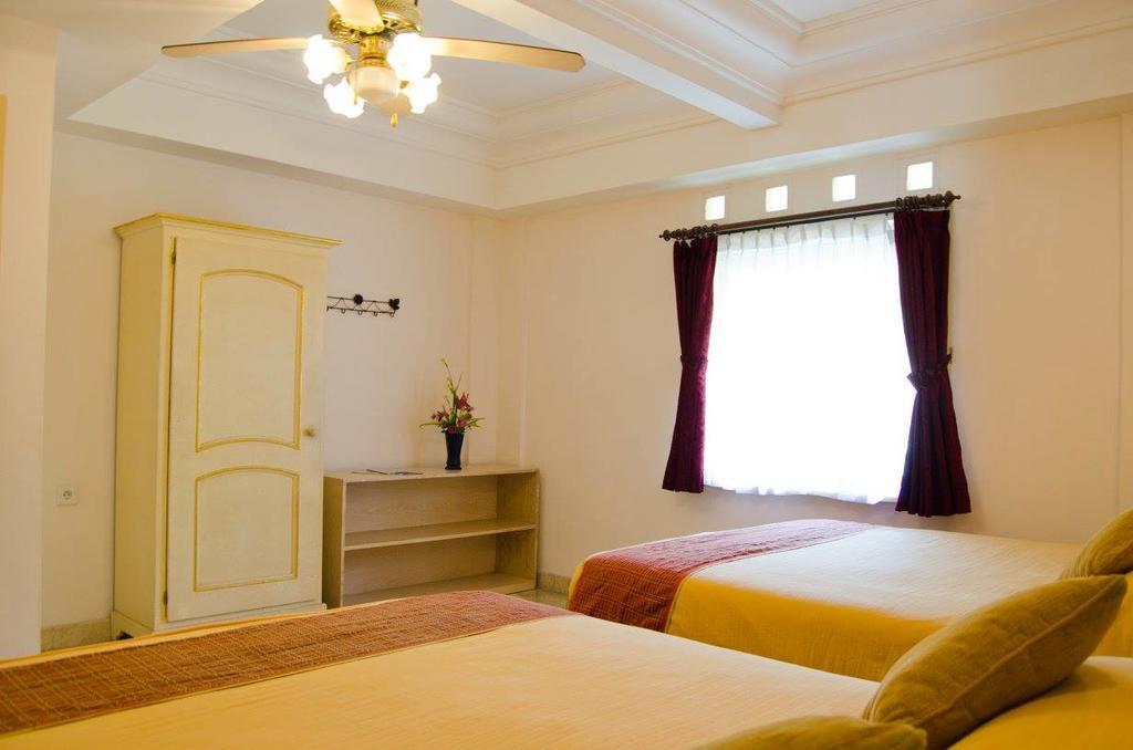 Club Bali Suites At Kota Bunga Cipanas  Exterior foto