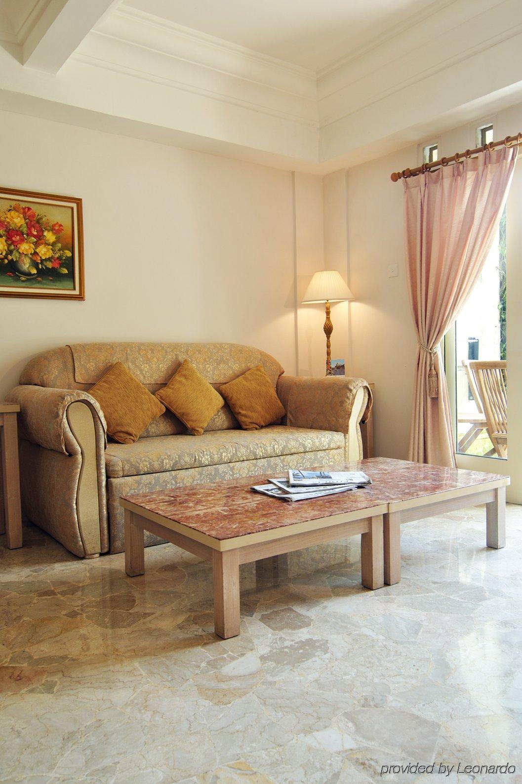 Club Bali Suites At Kota Bunga Cipanas  Exterior foto