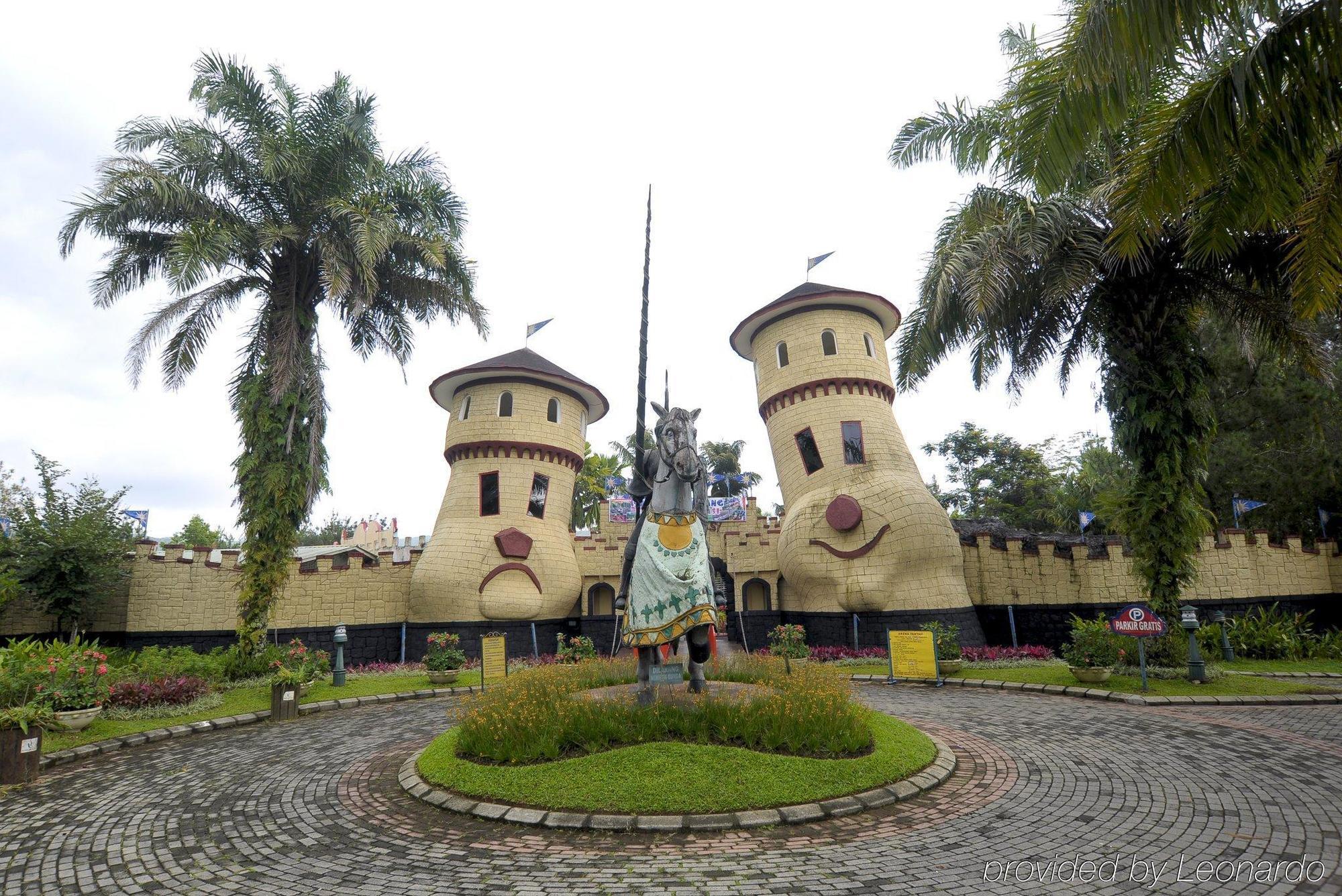 Club Bali Suites At Kota Bunga Cipanas  Exterior foto