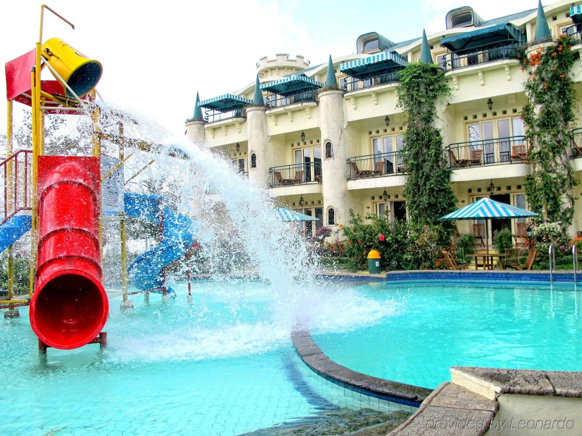 Club Bali Suites At Kota Bunga Cipanas  Exterior foto
