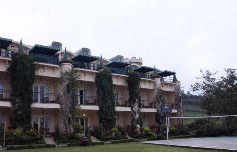 Club Bali Suites At Kota Bunga Cipanas  Exterior foto